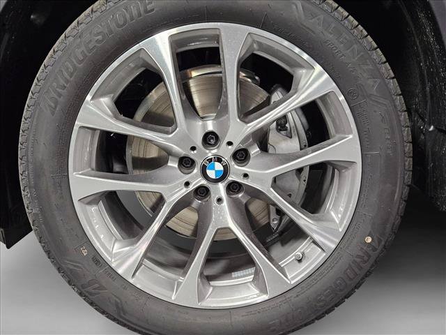 Used 2026 BMW X5 xDrive40i w/ Parking Assistance Package AWD/4WD image 16