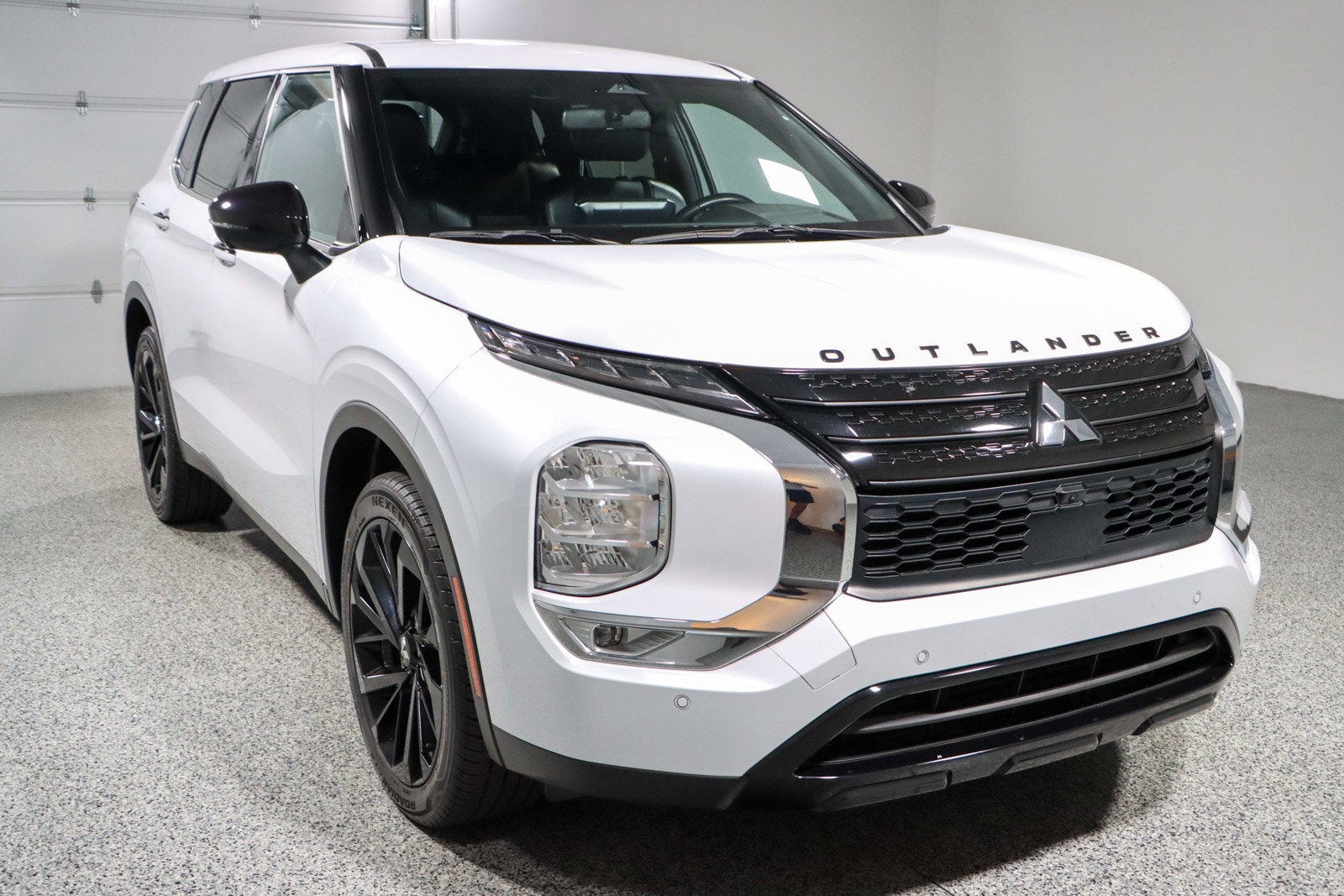 Used 2024 Mitsubishi Outlander SE Black Edition image 5