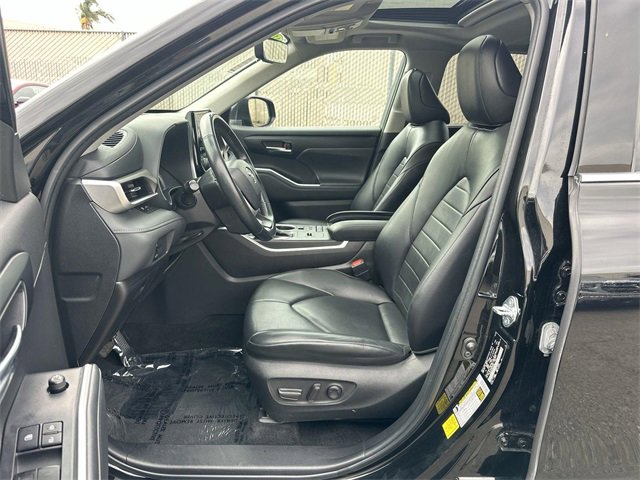 Used 2022 Toyota Highlander XLE image 18