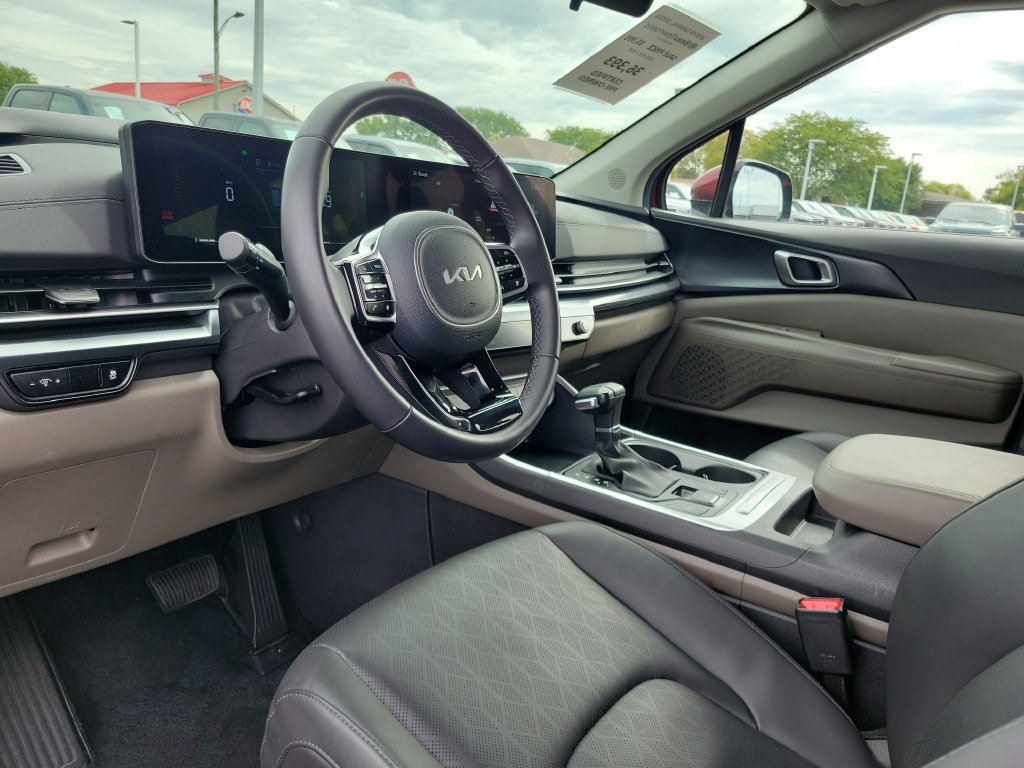 Used 2026 Kia Carnival FWD image 22