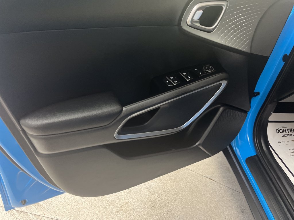 Used 2025 Kia Soul S FWD image 12