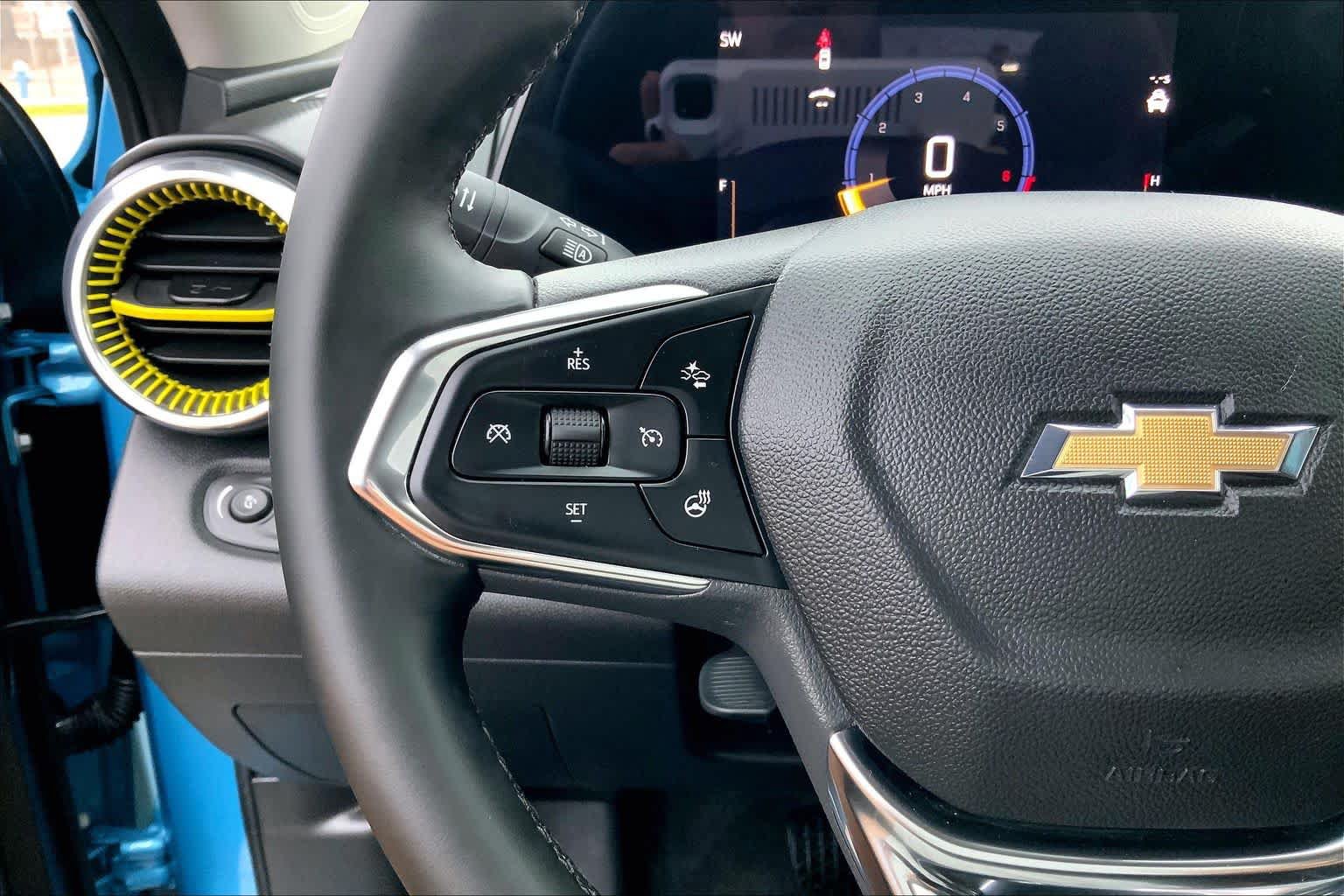 Used 2025 Chevrolet Trax LT w/ Driver Confidence Package FWD image 24