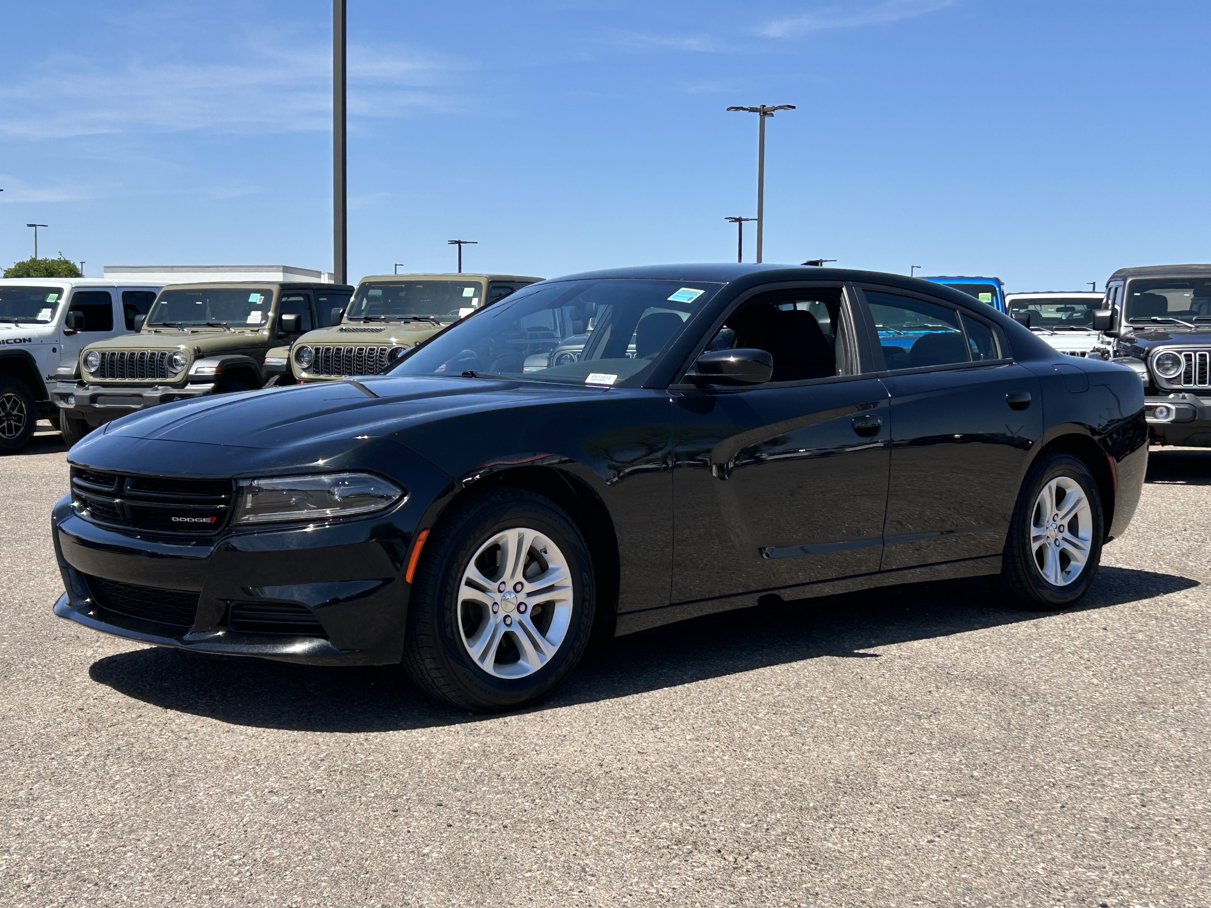 Used 2023 Dodge Charger SXT image 2