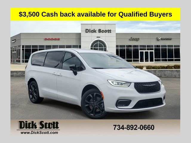 New 2026 Chrysler Pacifica Select