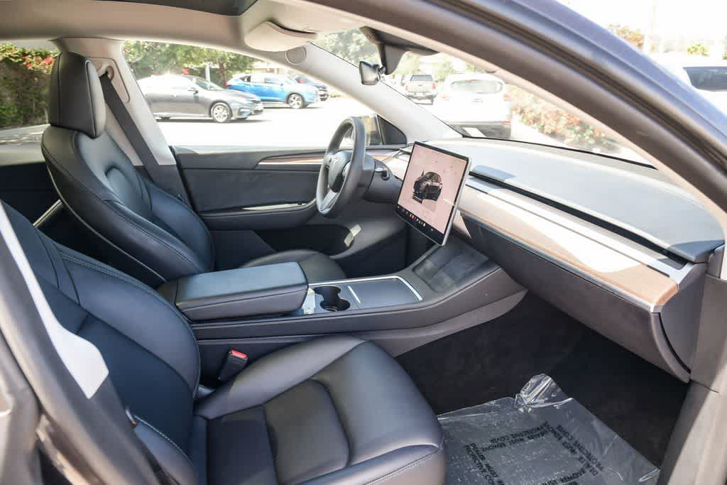 Used 2024 Tesla Model Y 2WD image 16