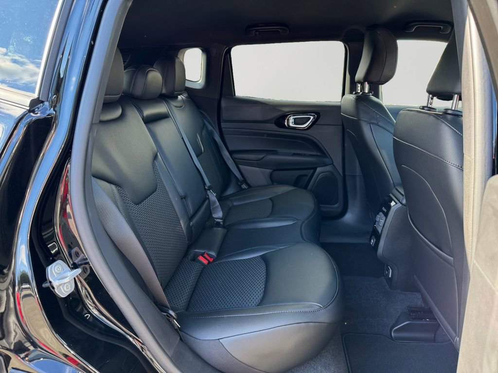 New 2026 Jeep Compass Latitude image 13
