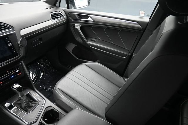 Used 2023 Volkswagen Tiguan SE R-Line FWD image 11