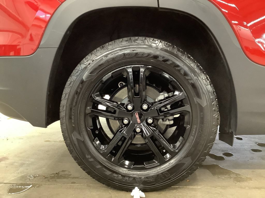 Used 2024 GMC Terrain AT4 w/ Tech Package AWD/4WD image 32