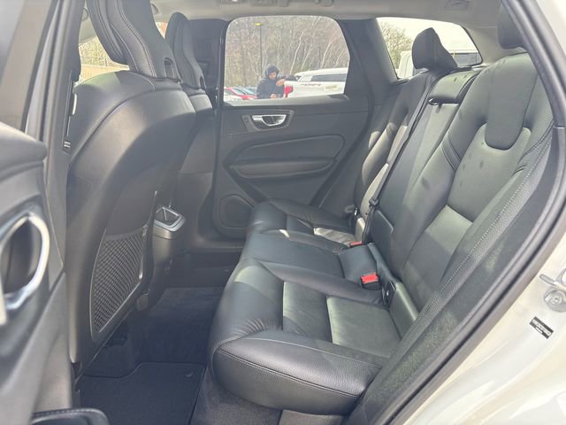 Used 2025 Volvo XC60 B5 Plus image 17