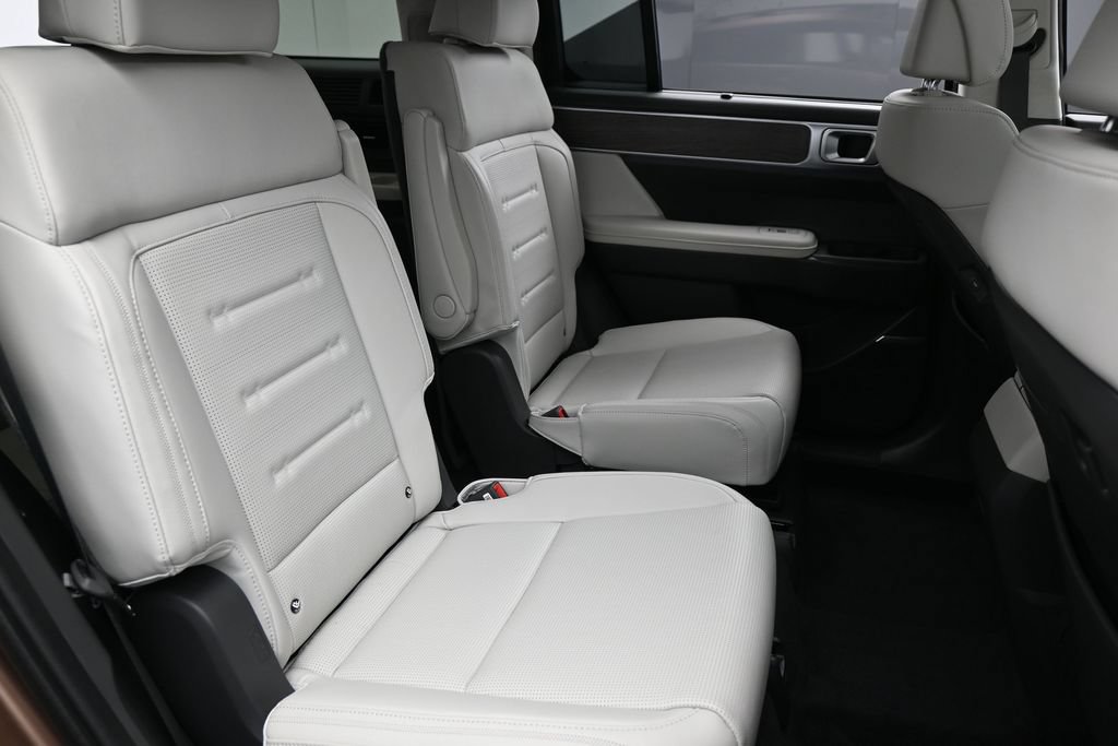 Used 2025 Hyundai Santa Fe Calligraphy FWD image 35
