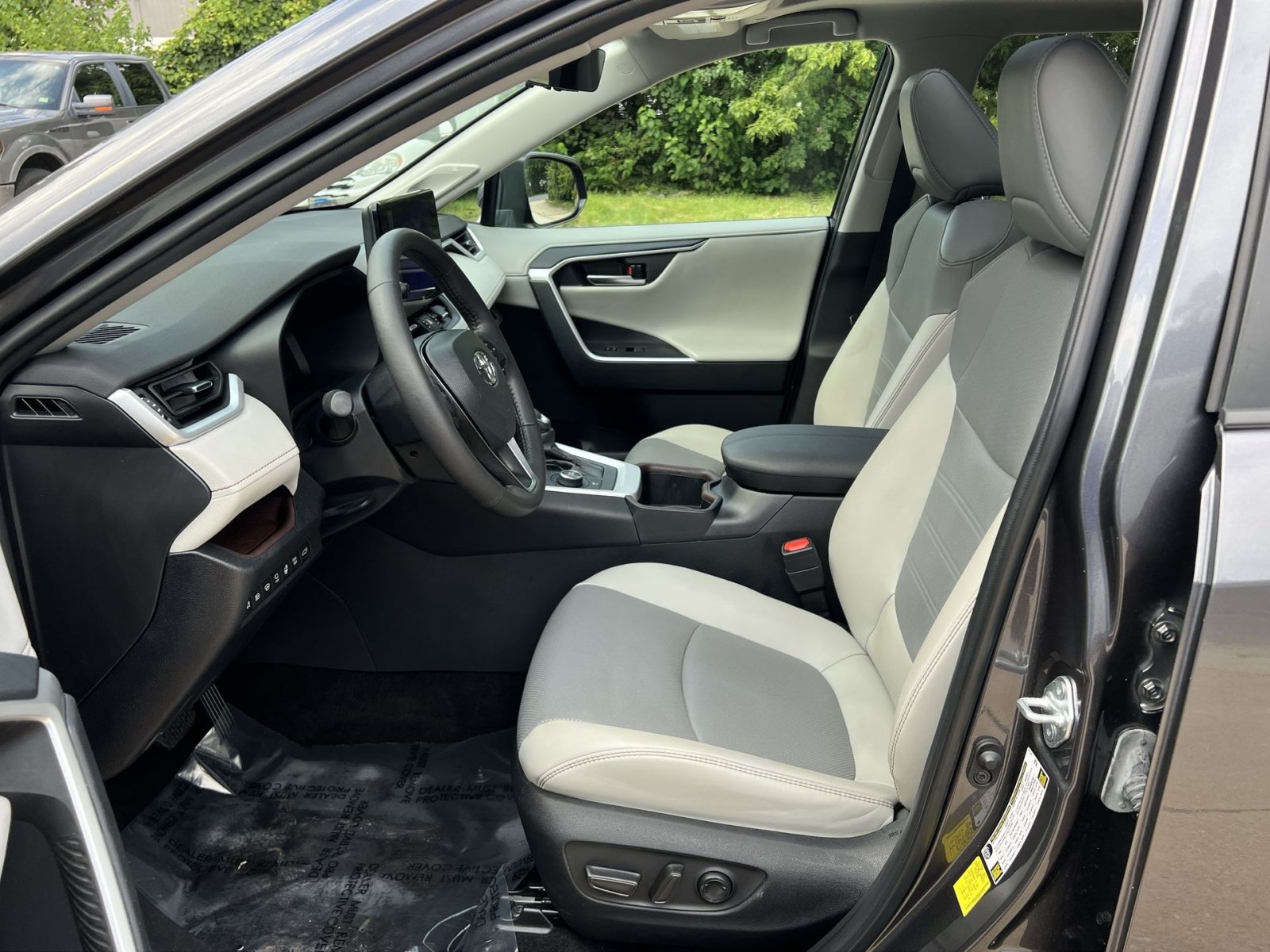Used 2024 Toyota RAV4 Limited w/ Advanced Technology Package AWD/4WD image 18