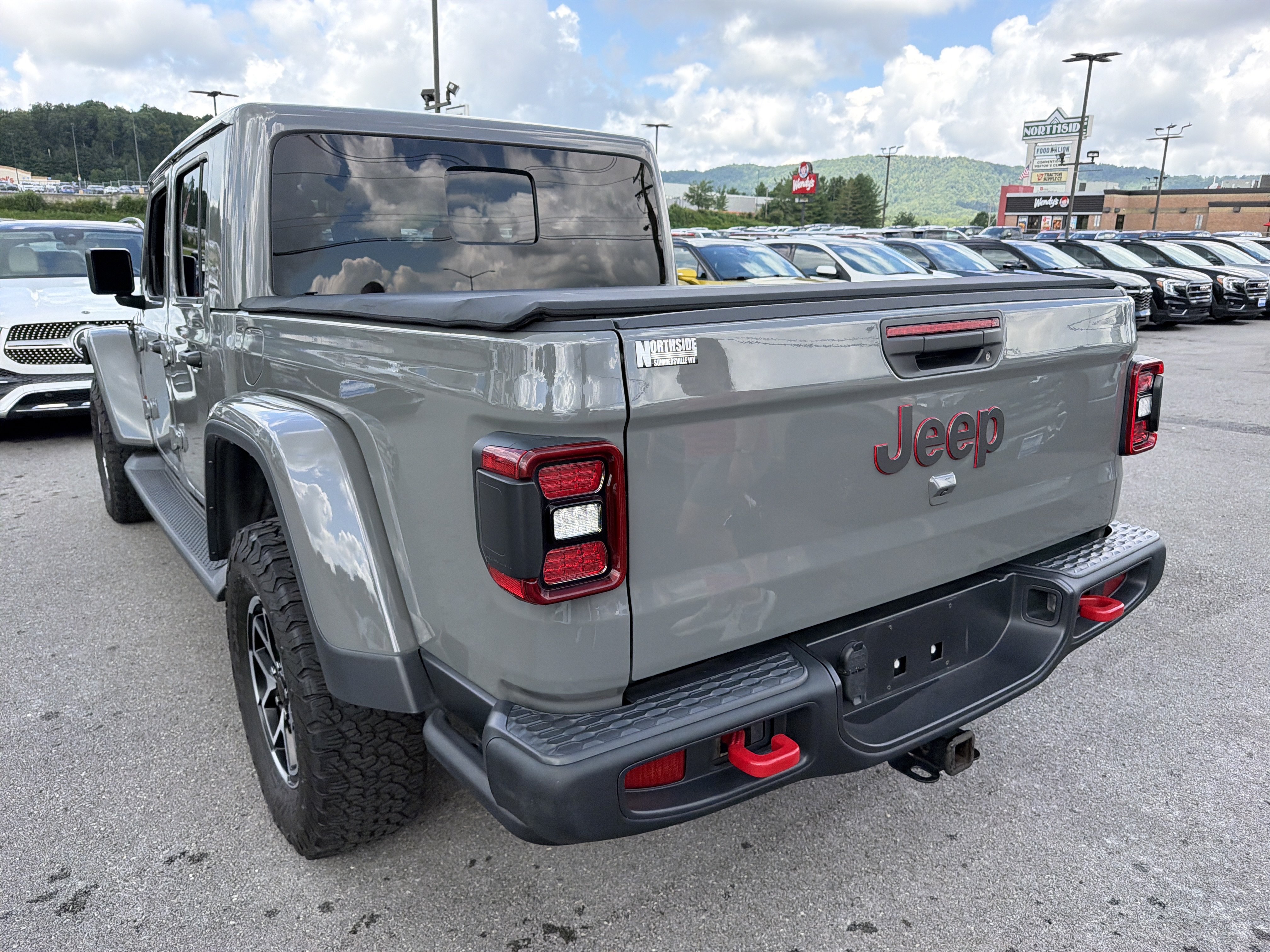 Used 2022 Jeep Gladiator Rubicon w/ LED Lighting Group AWD/4WD image 9