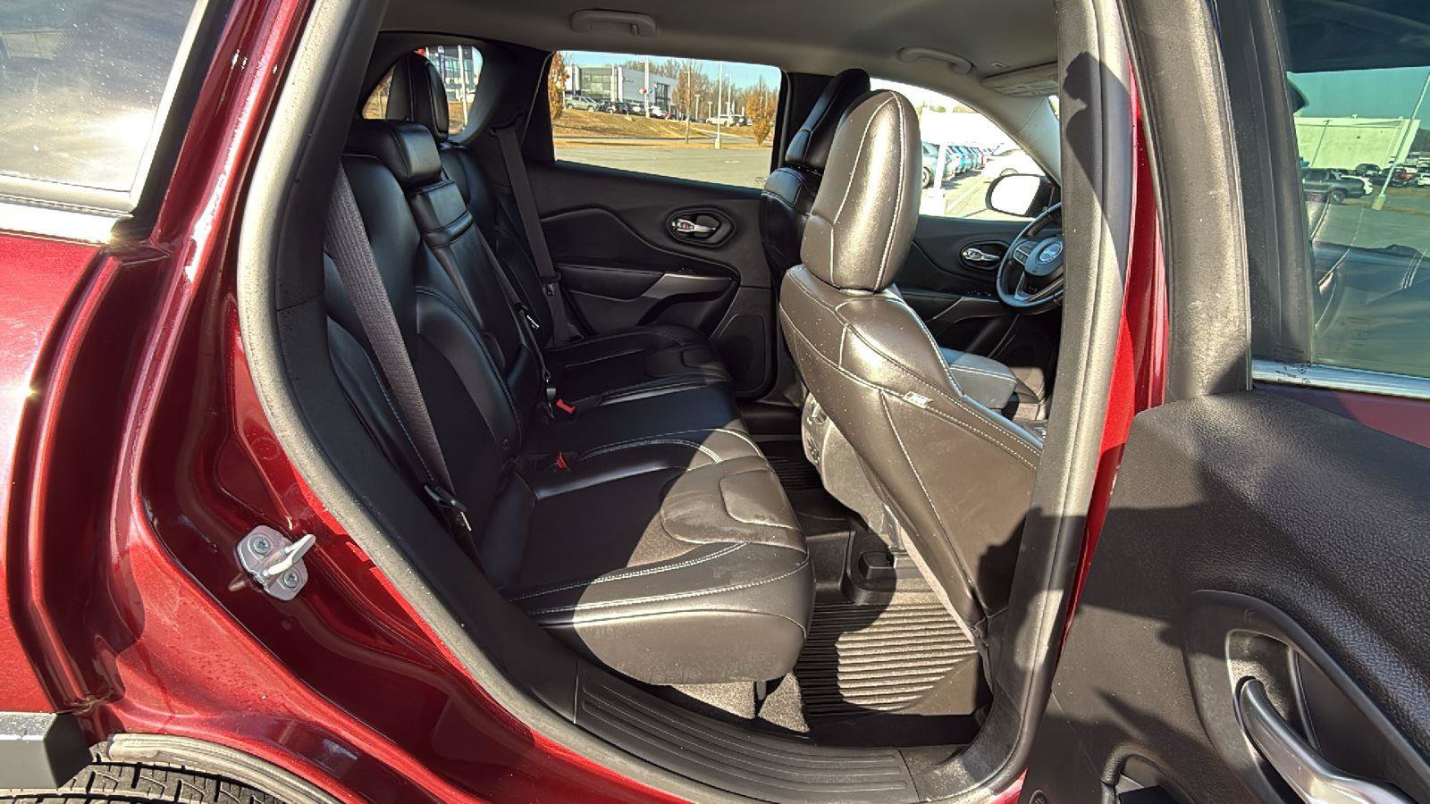 Used 2019 Jeep Cherokee Latitude Plus w/ Comfort/Convenience Group image 20