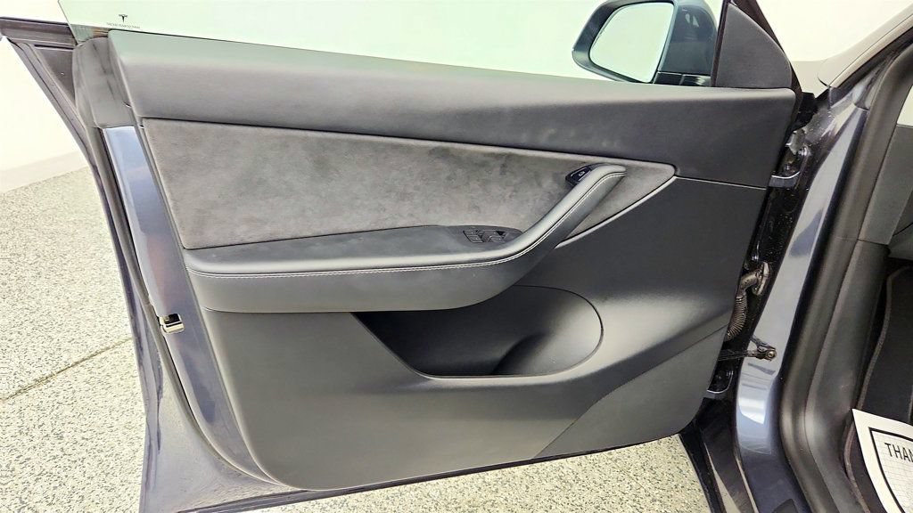 Used 2022 Tesla Model Y Performance AWD/4WD image 11