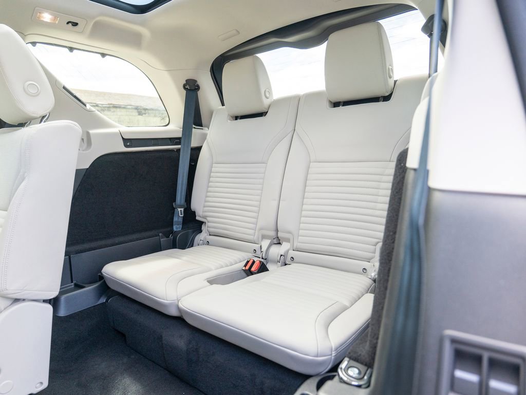 New 2025 Land Rover Discovery Dynamic SE image 23