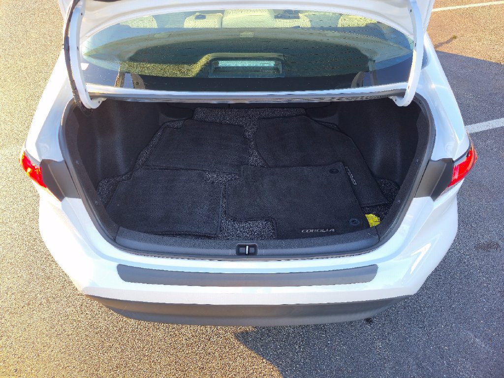 Used 2023 Toyota Corolla LE w/ Carpet Mat Package (TMS) FWD image 25