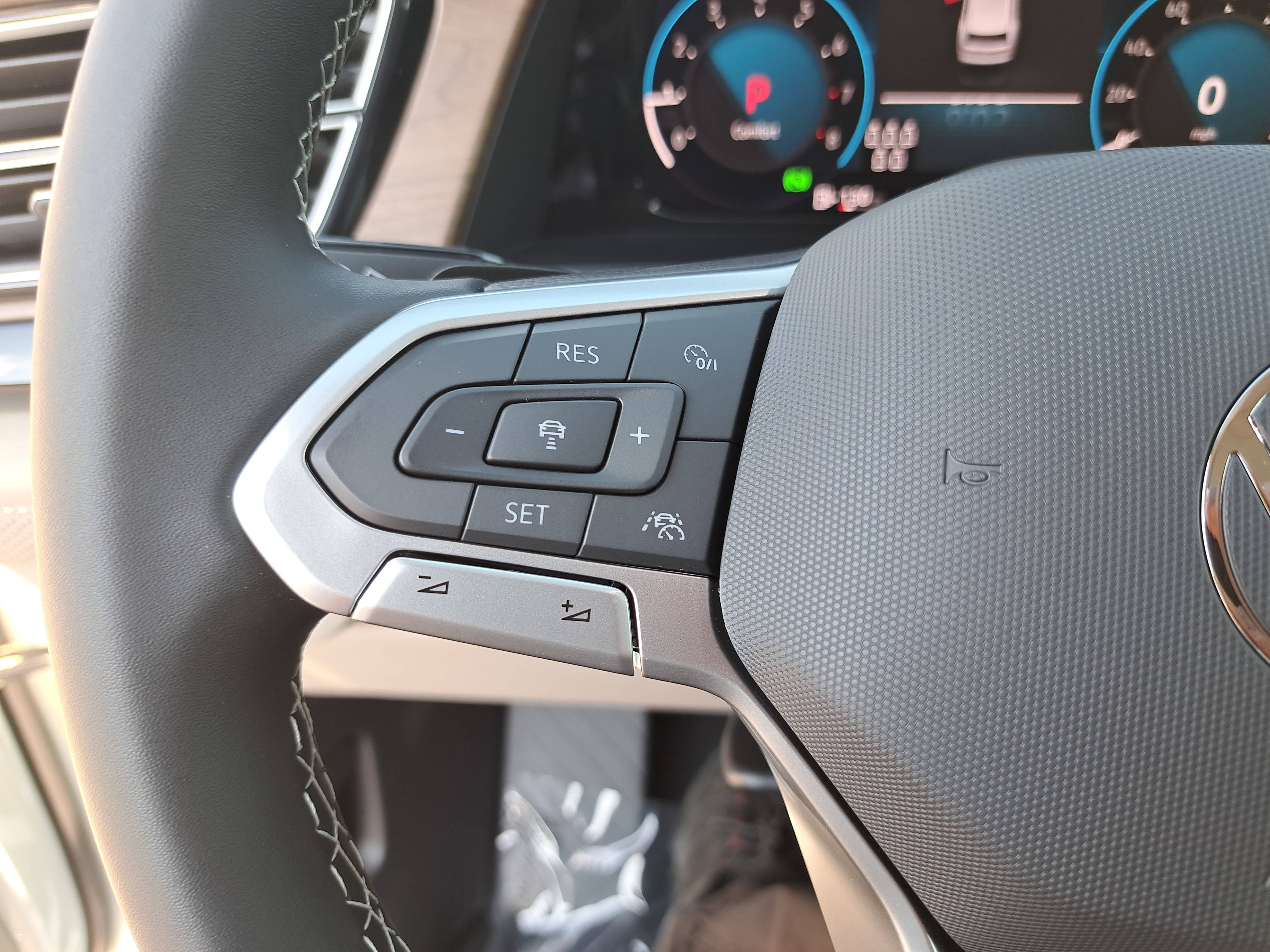 New 2026 Volkswagen Atlas SE FWD image 18