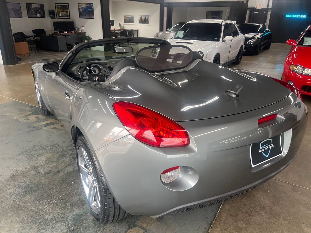Used 2007 Pontiac Solstice Convertible w/ Premium Package RWD image 8