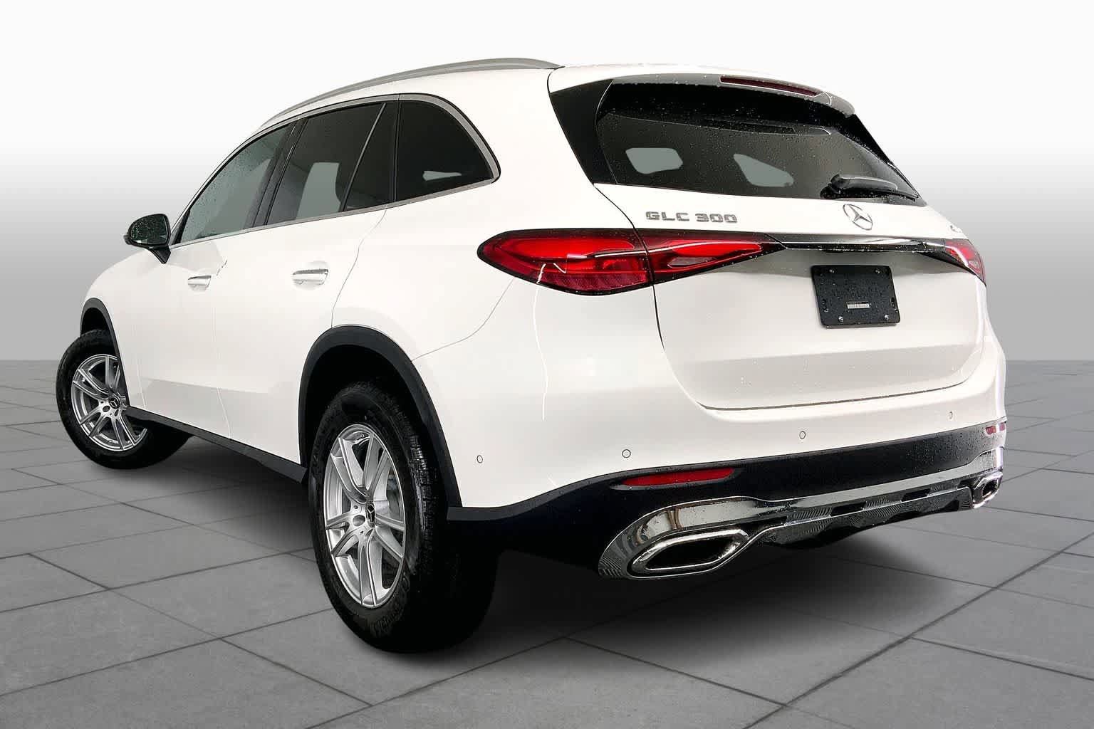Used 2025 Mercedes-Benz GLC 300 4MATIC image 4