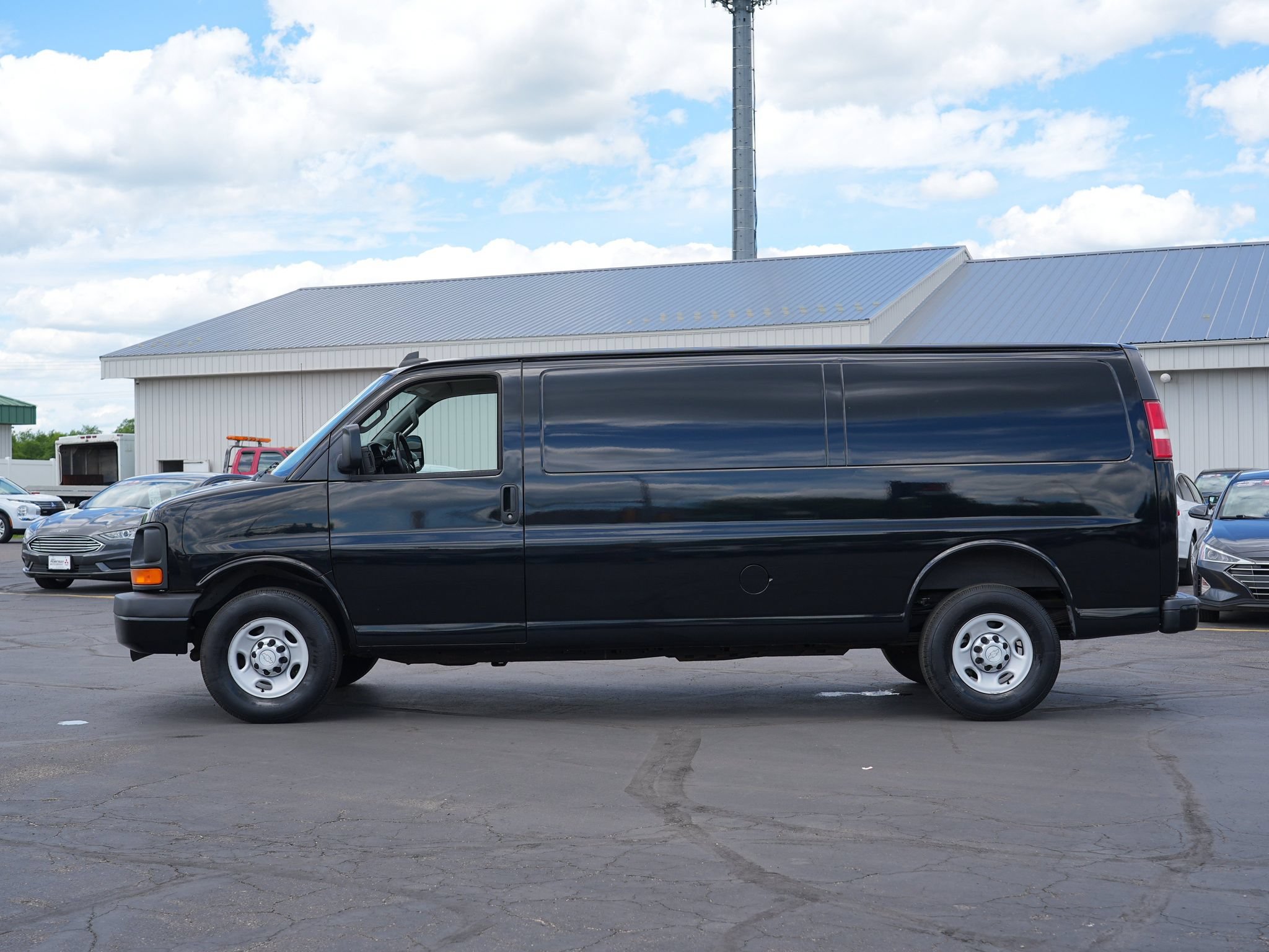 Used 2016 Chevrolet Express 3500 Extended RWD image 7
