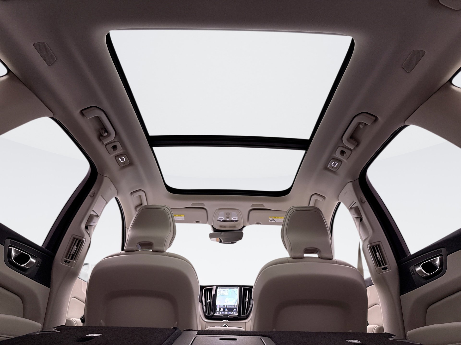 Used 2025 Volvo XC60 T8 Plus w/ Climate Package image 19