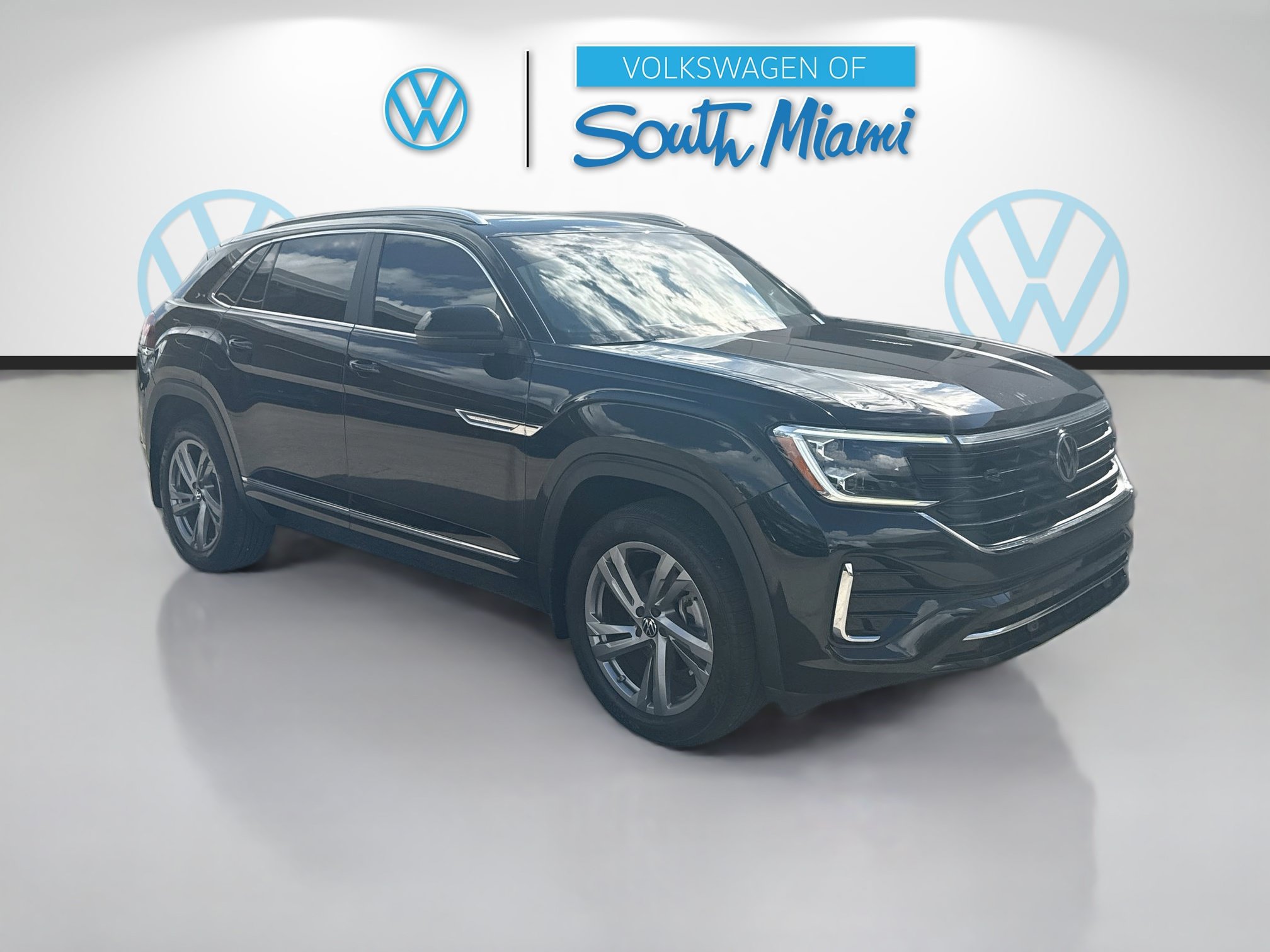 Used 2024 Volkswagen Atlas Cross Sport SEL R-Line AWD/4WD image 1
