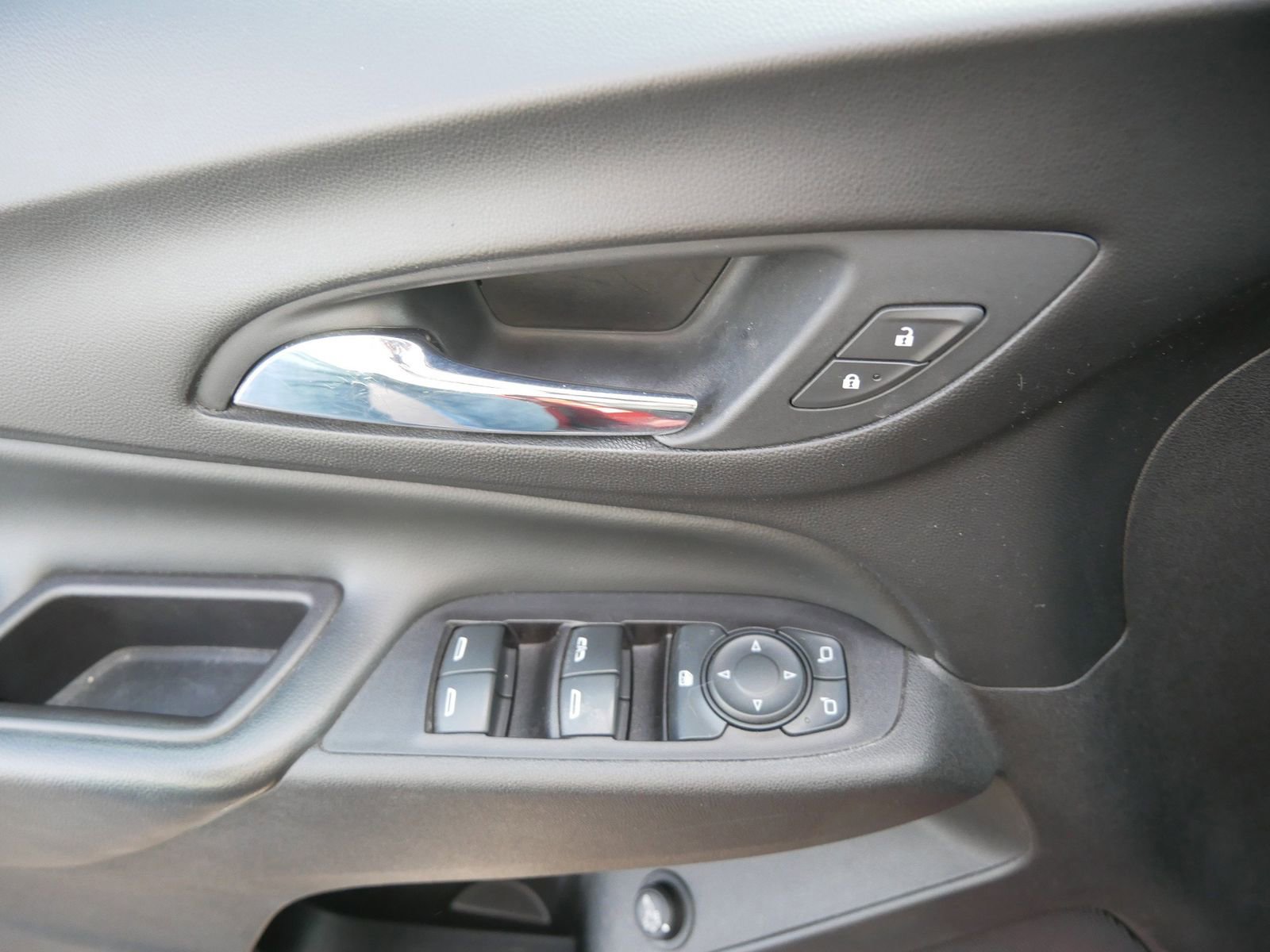 Used 2020 Chevrolet Equinox LT image 16