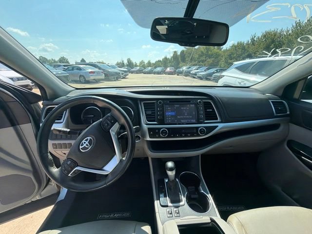 Used 2016 Toyota Highlander XLE FWD image 11