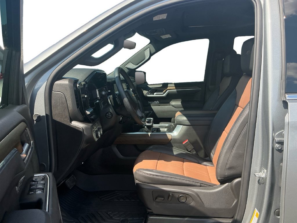 Used 2026 Chevrolet Silverado 1500 High Country w/ Technology Package AWD/4WD image 14