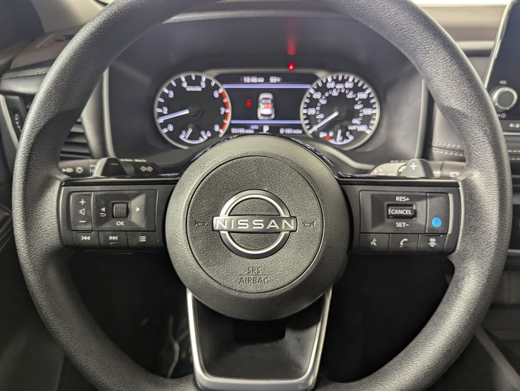 Used 2023 Nissan Rogue SV image 16