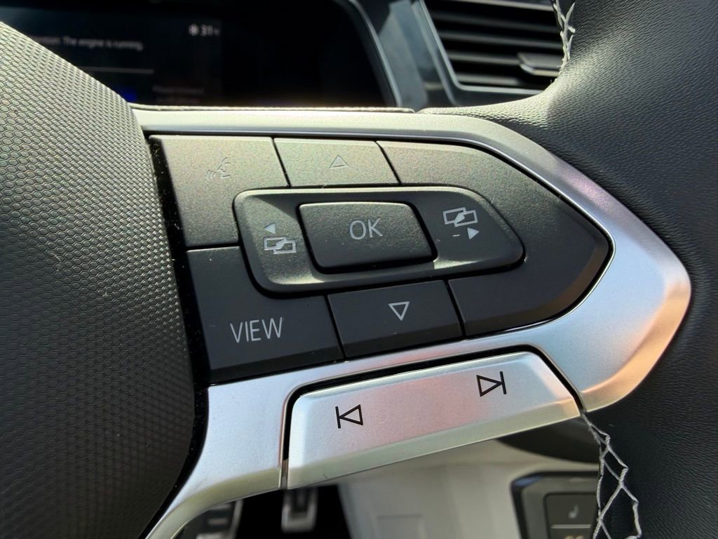 Used 2023 Volkswagen Tiguan SE R-Line image 19