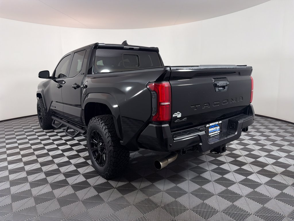 Used 2025 Toyota Tacoma SR5 AWD/4WD image 5