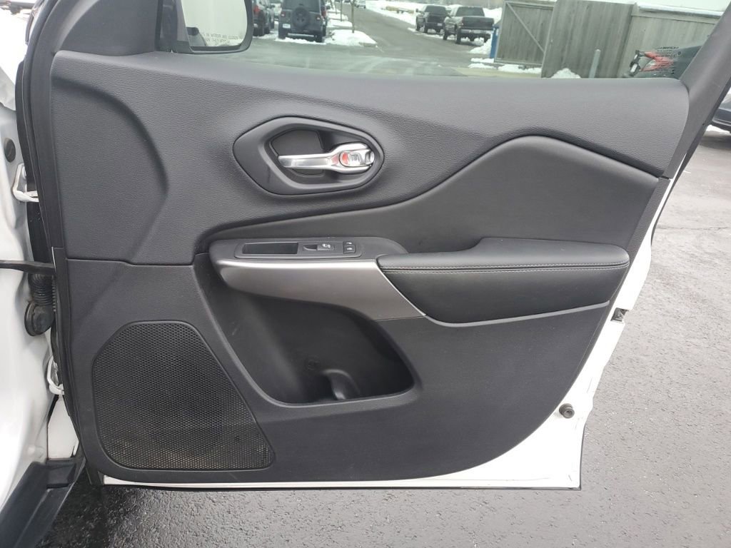 Used 2019 Jeep Cherokee Latitude Plus image 29