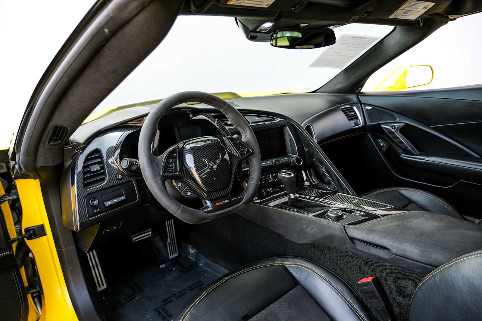 Used 2015 Chevrolet Corvette Z06 w/ 3LZ Preferred Equipment Group image 3