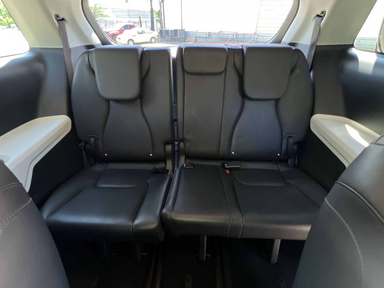 Used 2024 Kia Carnival LX FWD image 42