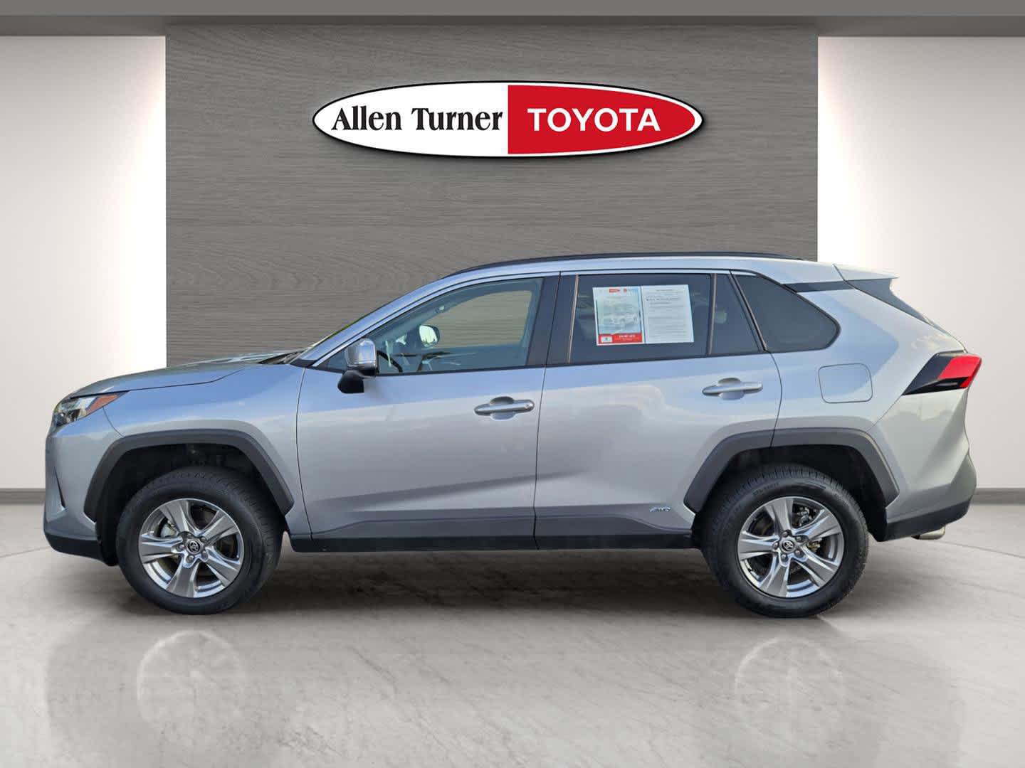 Used 2025 Toyota RAV4 XLE AWD/4WD image 10