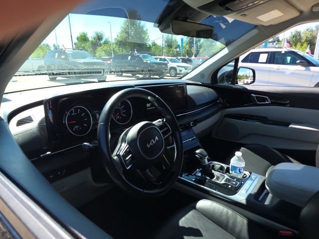 Used 2022 Kia Carnival EX FWD image 12