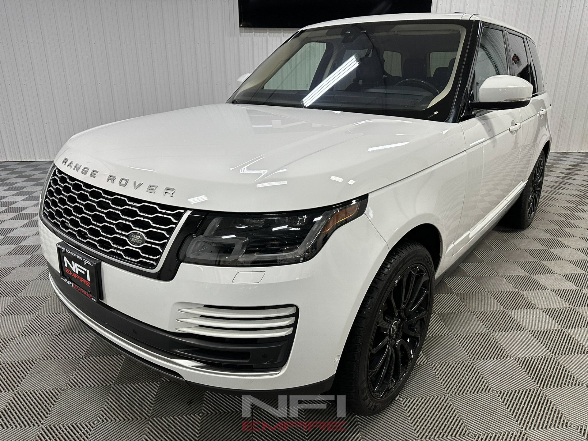 Used 2018 Land Rover Range Rover Supercharged AWD/4WD image 3