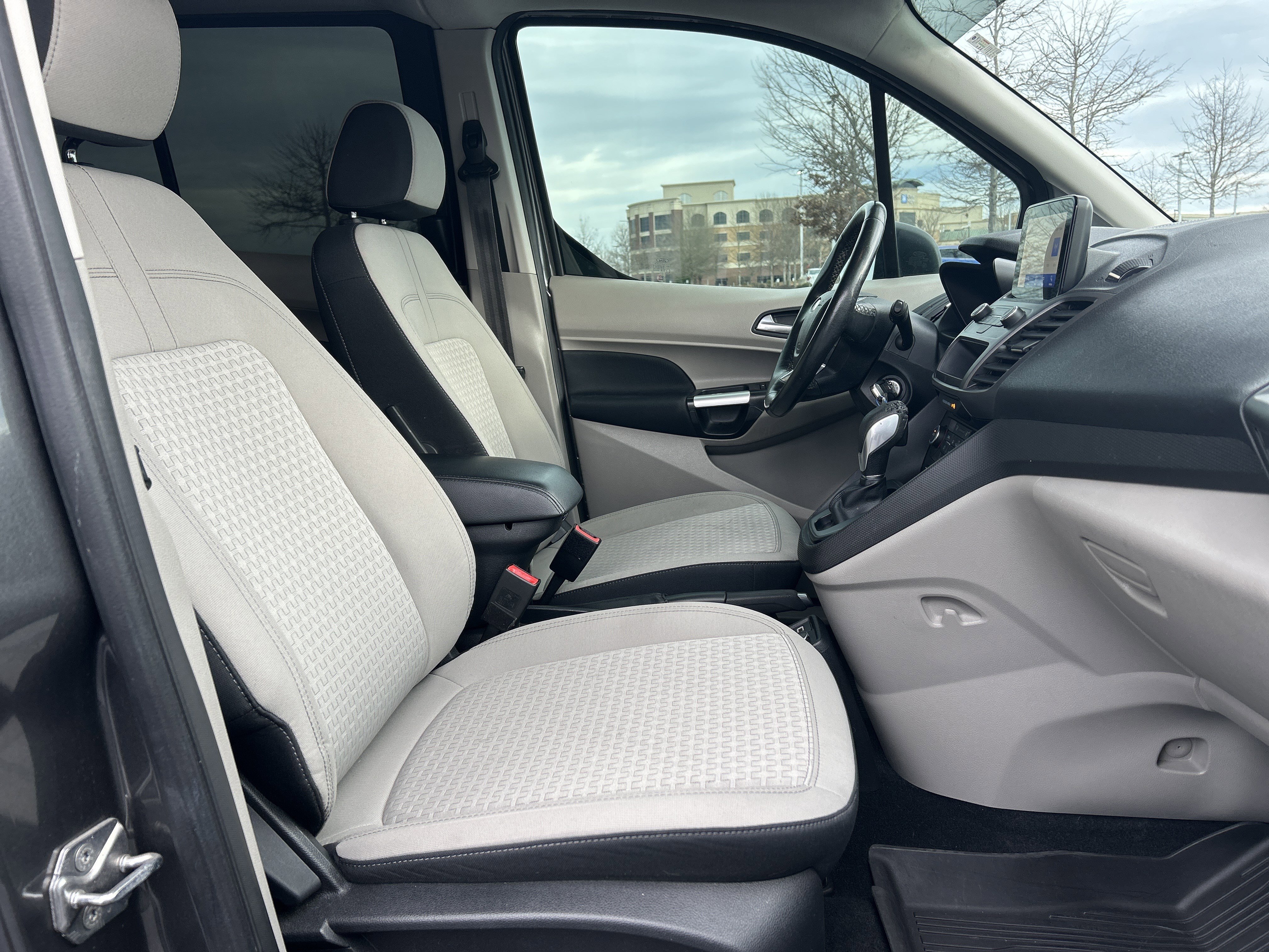 Used 2019 Ford Transit Connect XLT image 31