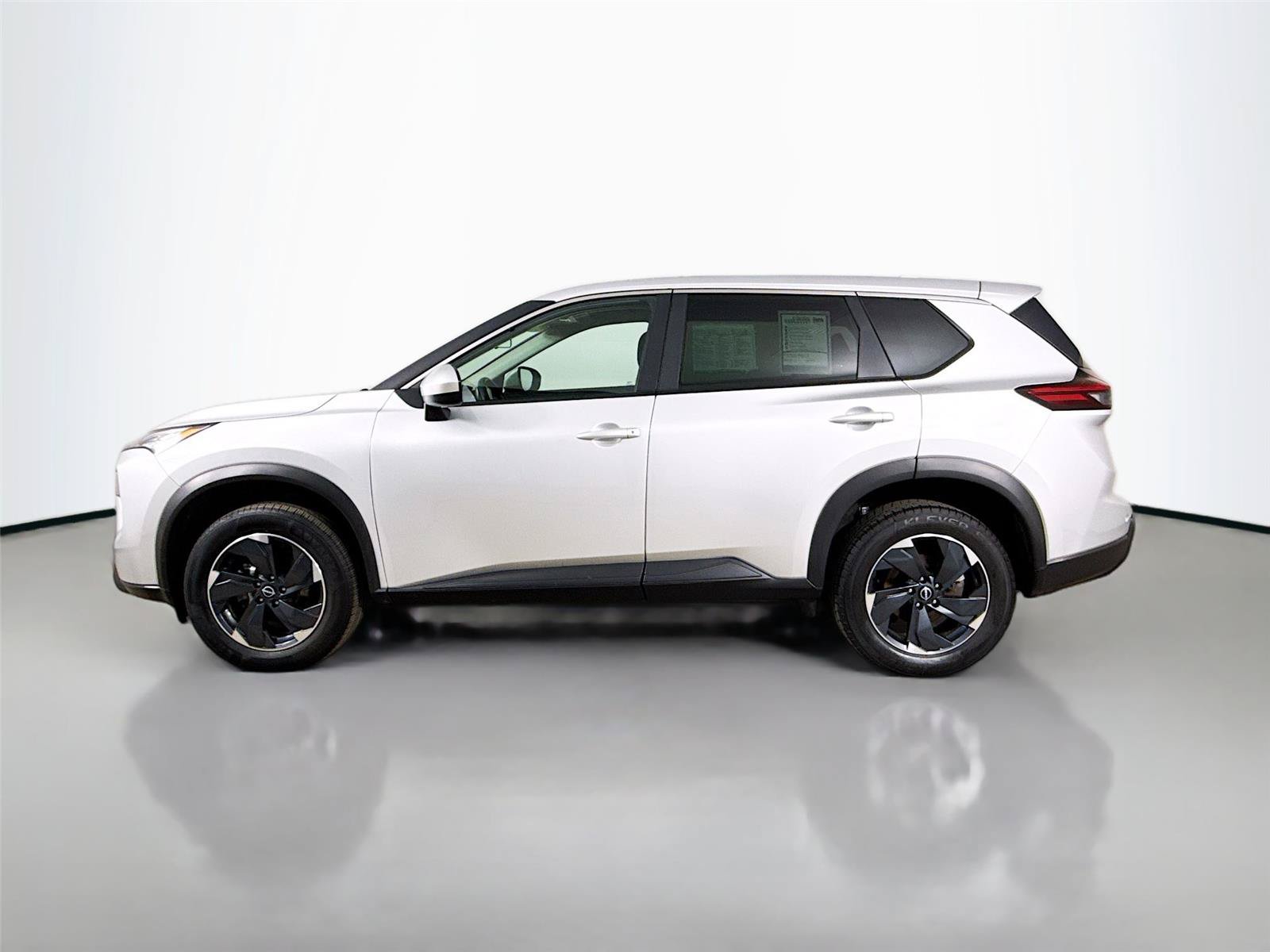 Used 2024 Nissan Rogue SV AWD/4WD image 8