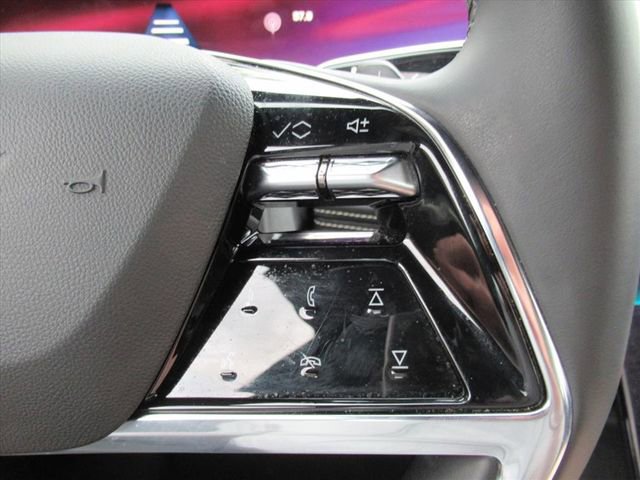 Certified 2025 Cadillac Escalade Premium Luxury w/ LPO, Radiant Package image 25