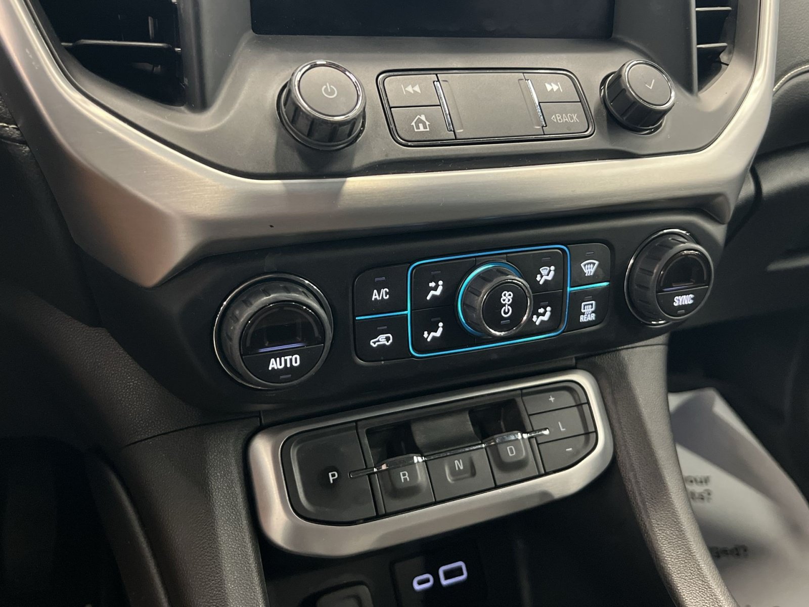 Used 2021 GMC Acadia SLE w/ Driver Convenience Package FWD image 17
