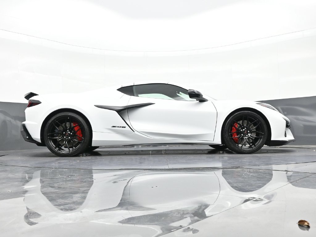 Used 2027 Chevrolet Corvette Z06 RWD image 31