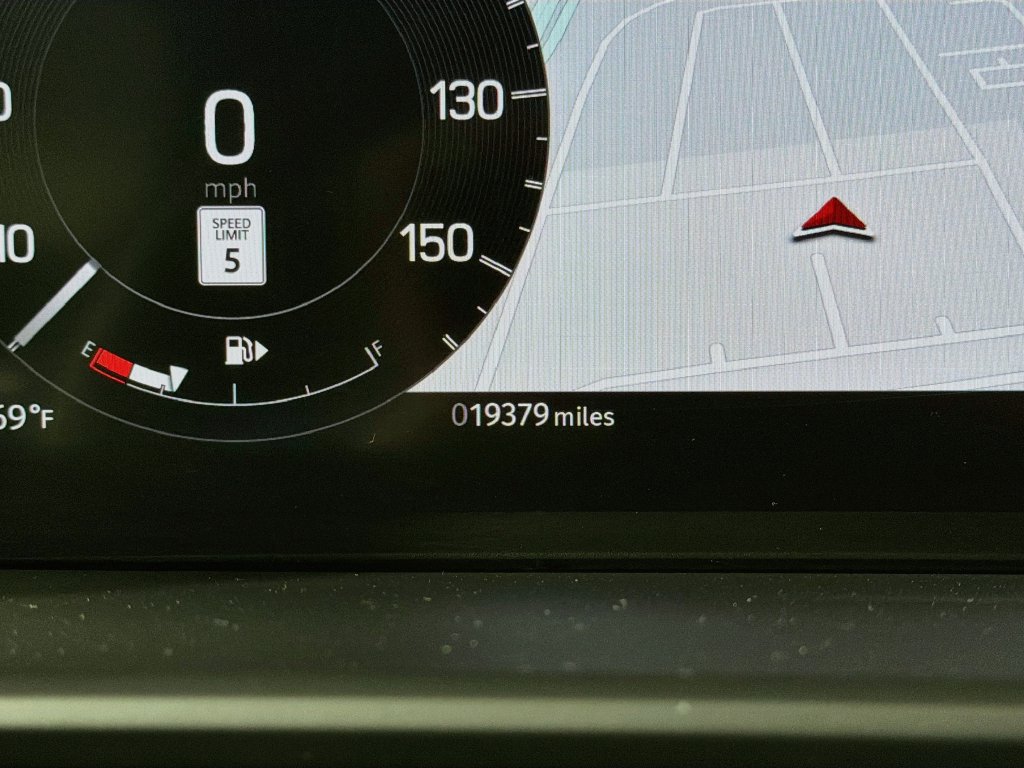 Used 2024 Land Rover Discovery Dynamic SE AWD/4WD image 12