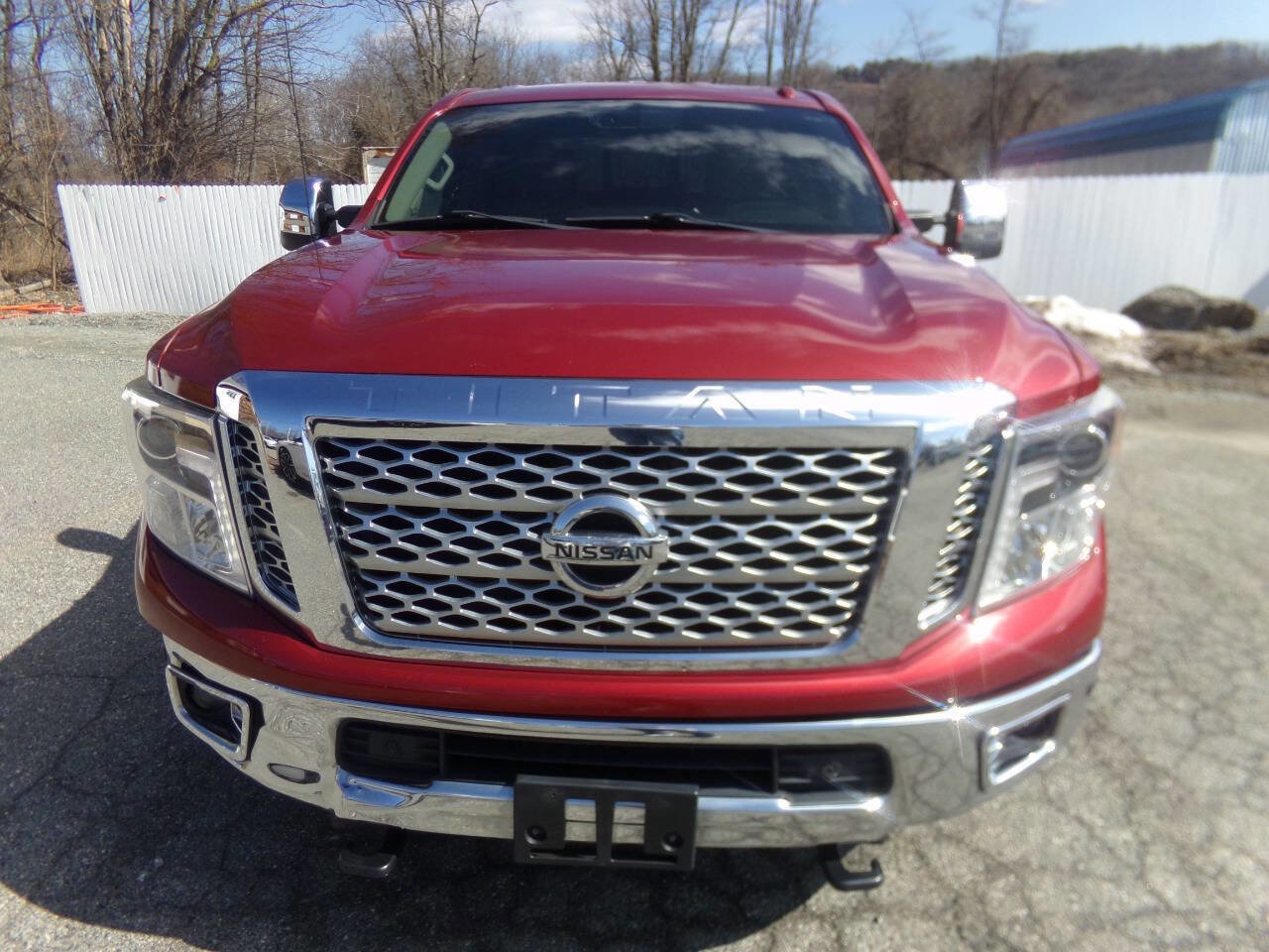 Used 2019 Nissan Titan SL image 2