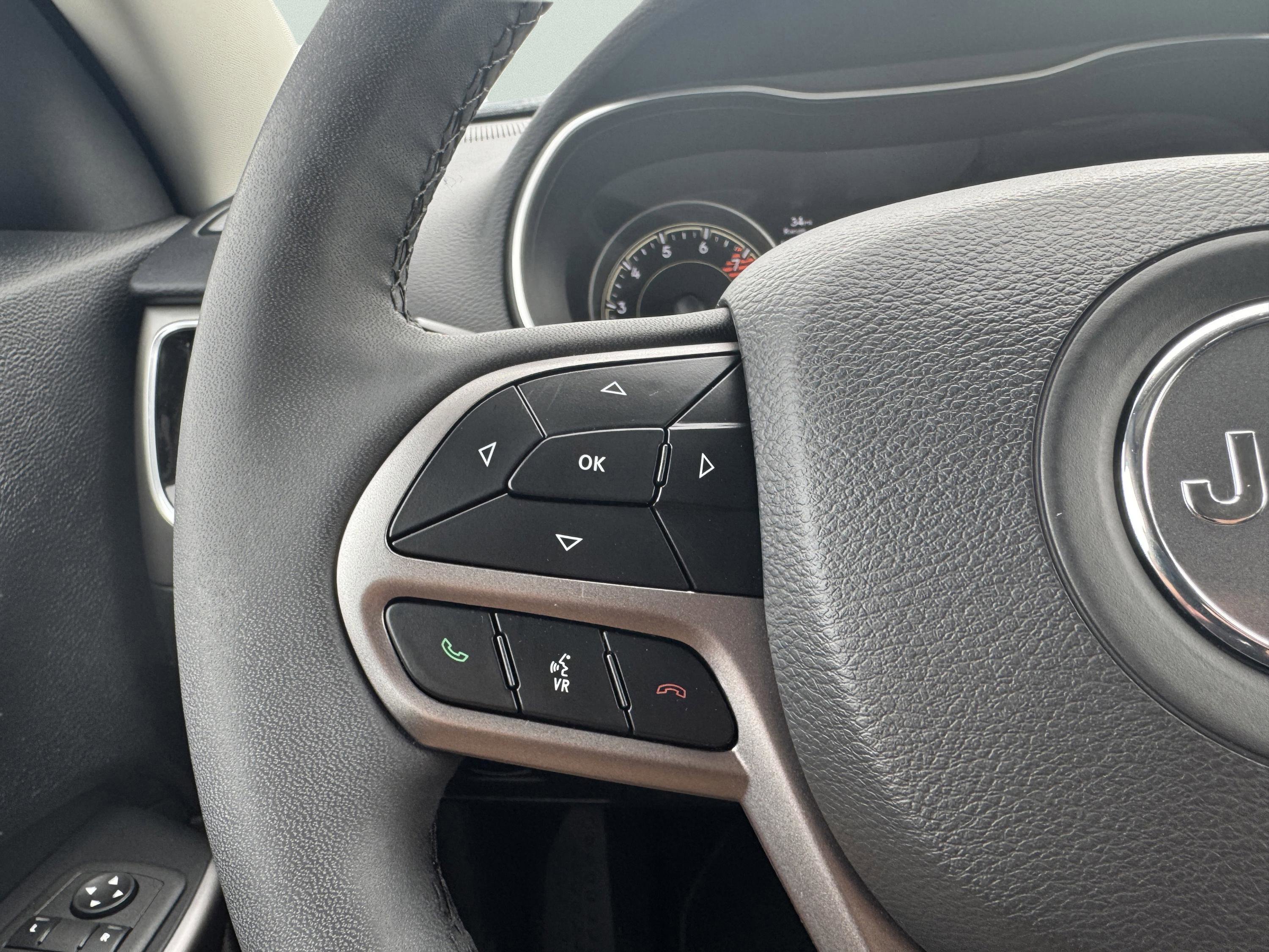 Certified 2022 Jeep Cherokee Limited AWD/4WD image 15