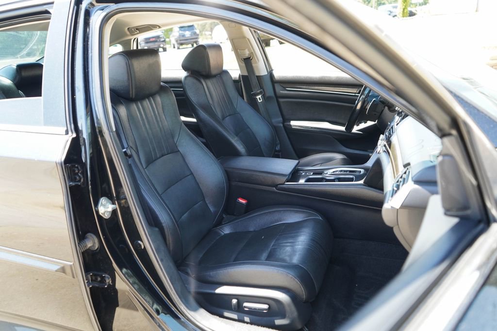 Used 2019 Honda Accord Touring image 13