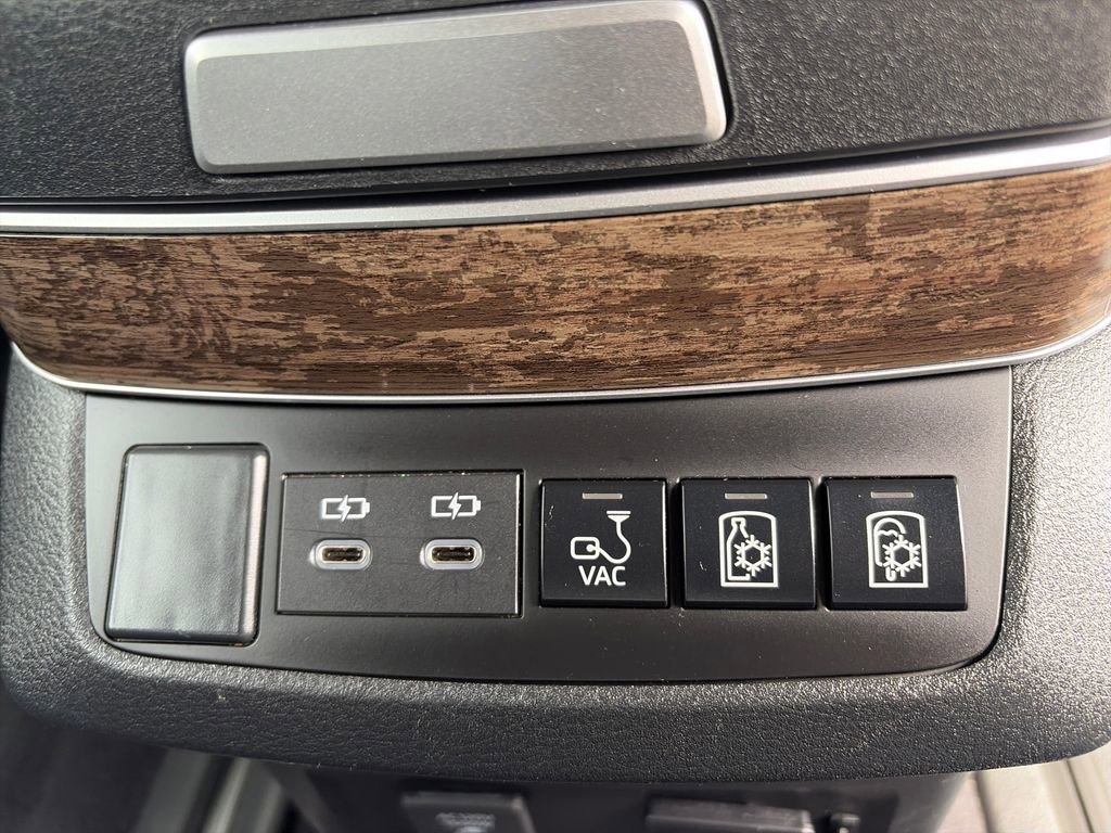 Used 2025 Toyota Sienna Platinum AWD/4WD image 37
