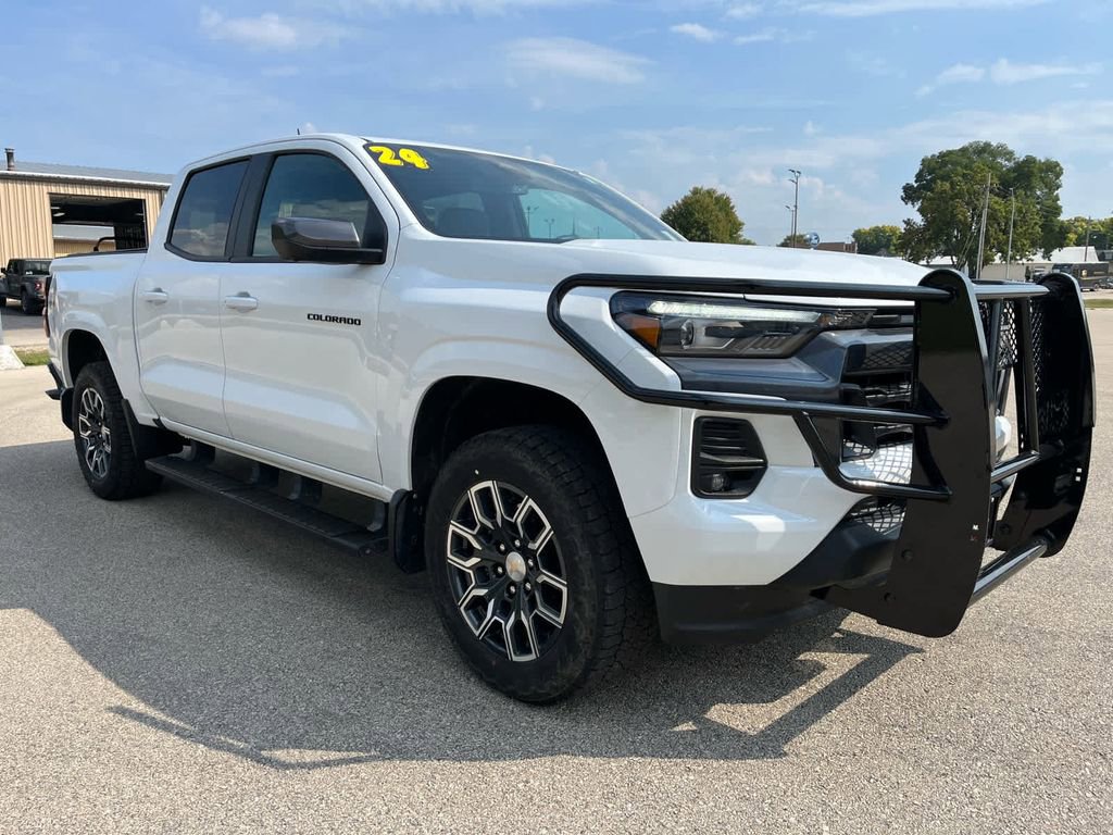 Used 2024 Chevrolet Colorado LT w/ LT Convenience Package III image 3