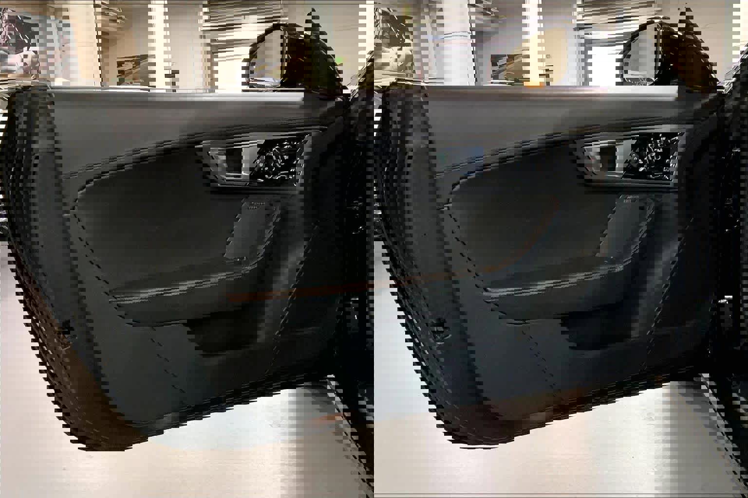 Used 2016 Jaguar F-TYPE Coupe image 35